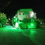 Daire Akrata Golden House *