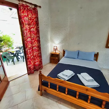 Akrata Golden House * Aigeira
