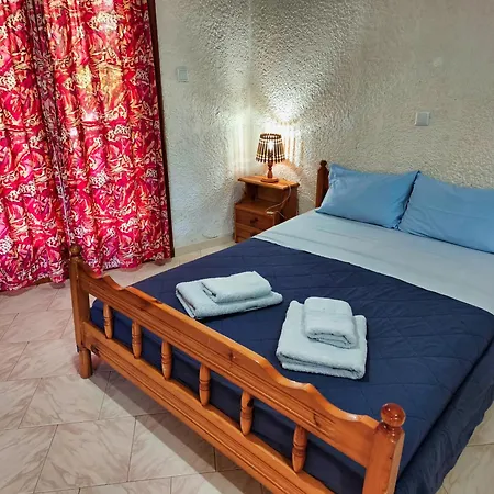 Akrata Golden House * Aigeira