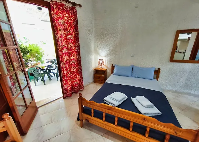 Akrata Golden House * Aigeira